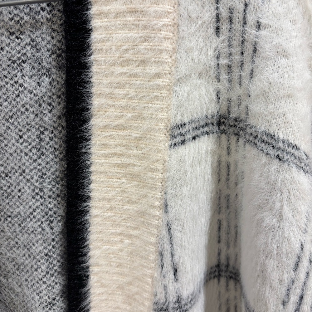 Heartloom Cream and Black Knit Cardigan - Picture 5 of 7